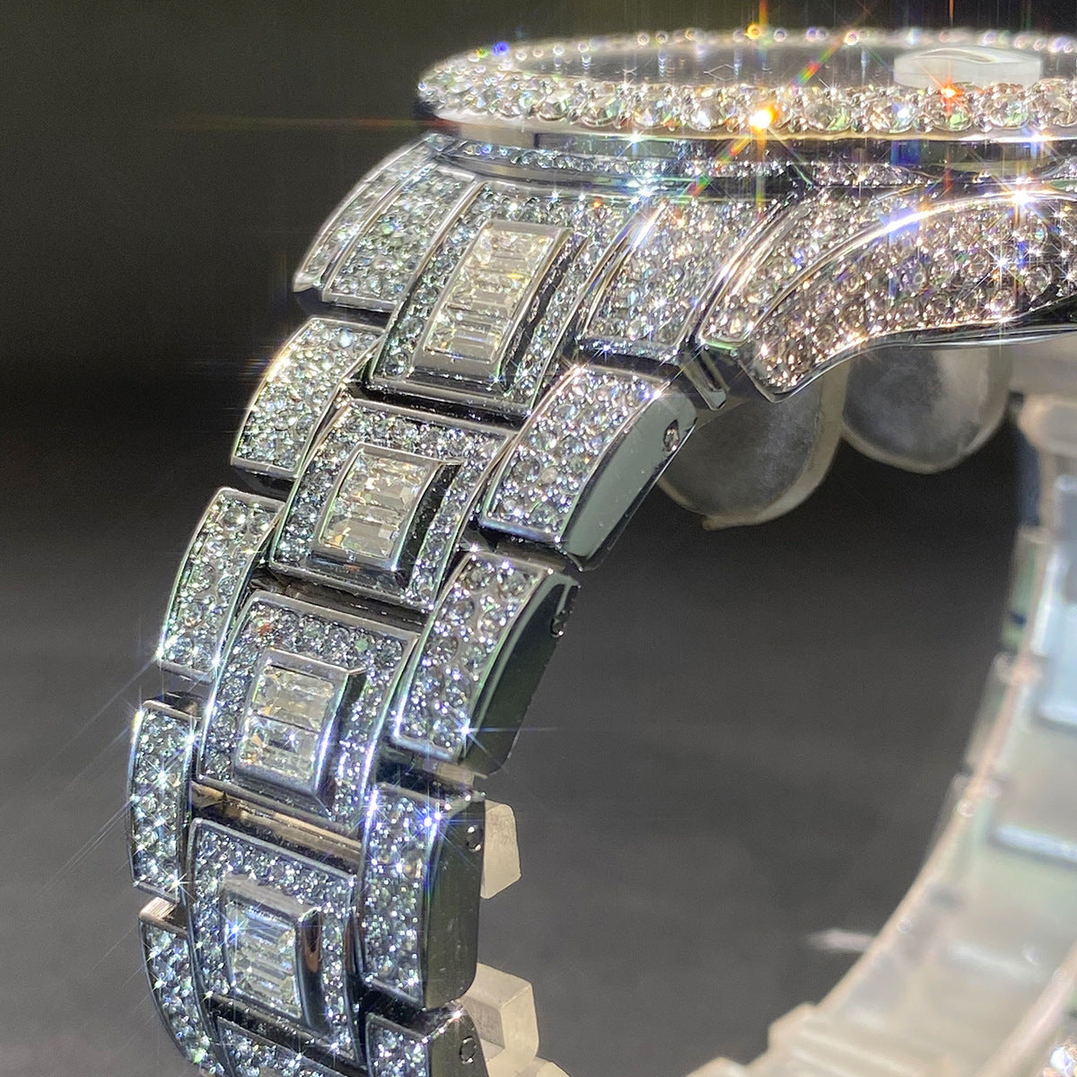 Men's Live Fashion And Fully-jewelled Calendar Quartz Watch