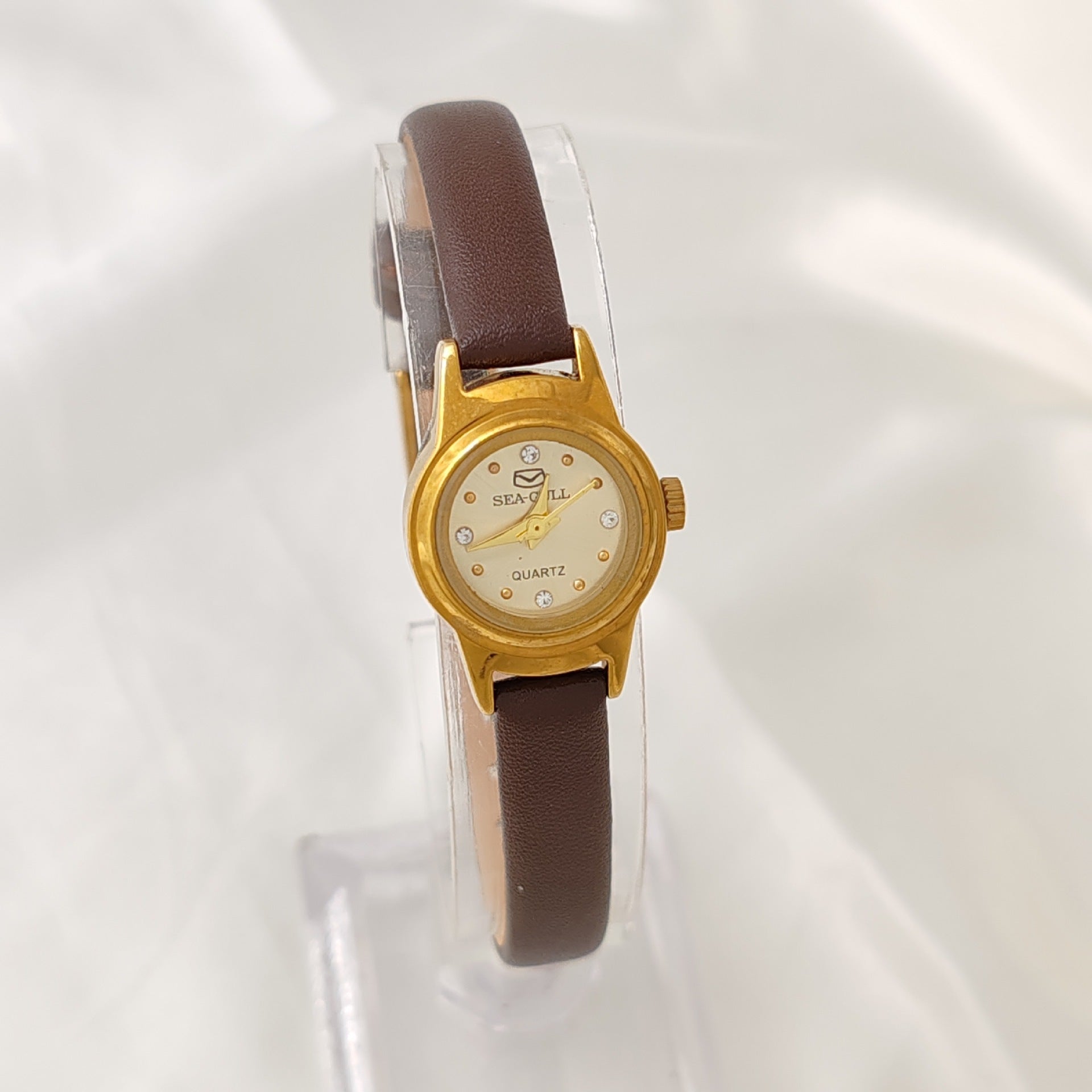 French Entry Lux Delicate Lady Diamond Small Golden Watch
